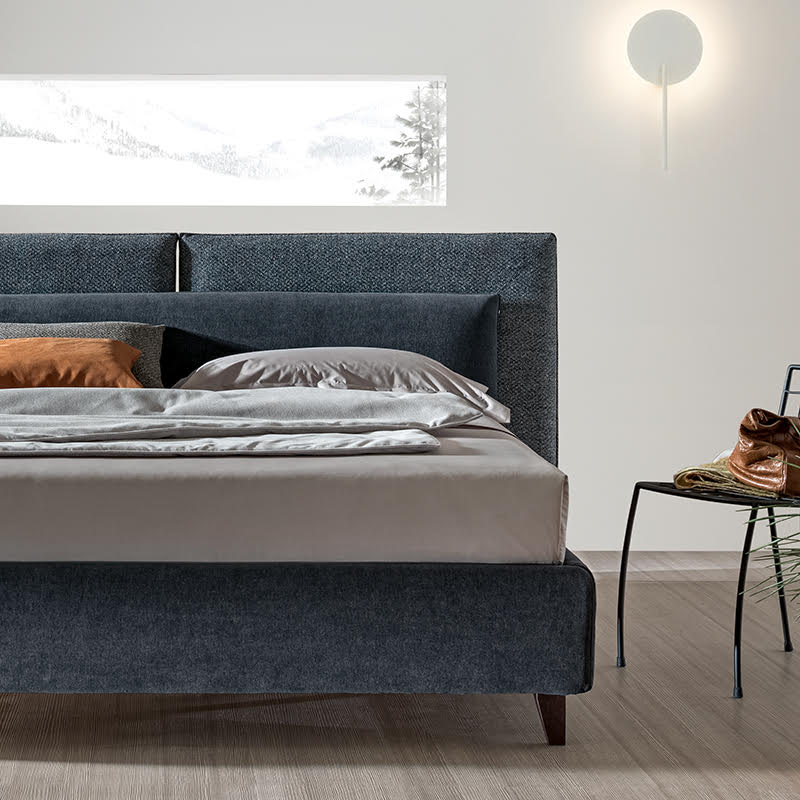 Letto matrimoniale con testiera imbottita