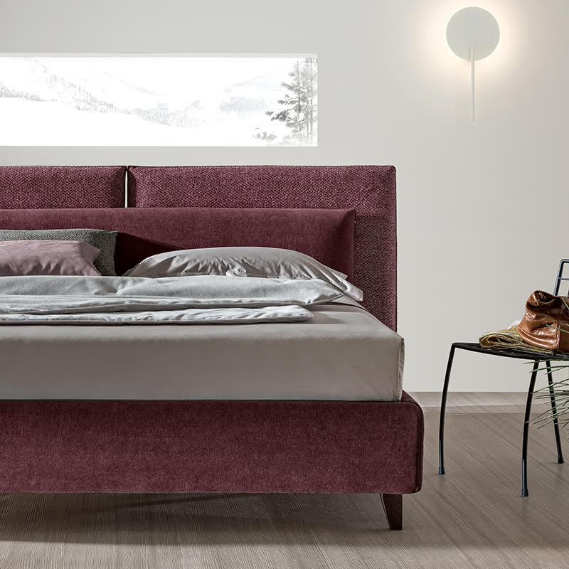 Letto matrimoniale con testiera imbottita