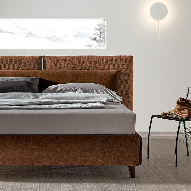 Letto matrimoniale con testiera imbottita